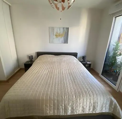 Cosy Apart With Balcony Eiffel Tower View