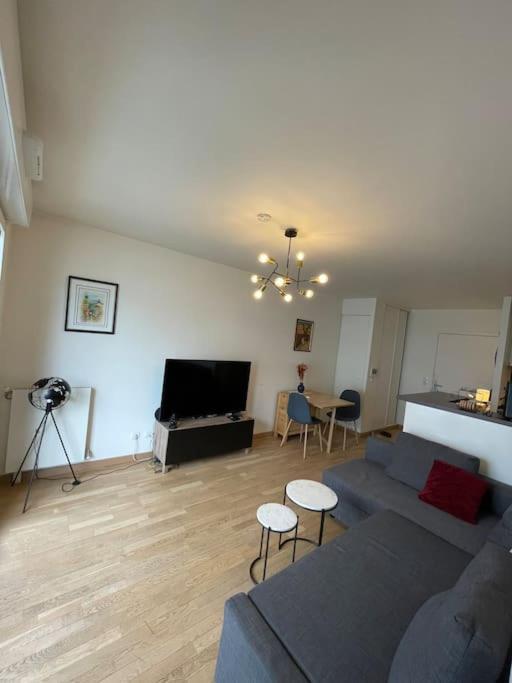 Cosy With Balcony Eiffel Tower View * Issy-les-Moulineaux